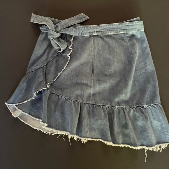Paige Ruffle Wrap Mini Skirt Size 10 - Picture 2 of 3